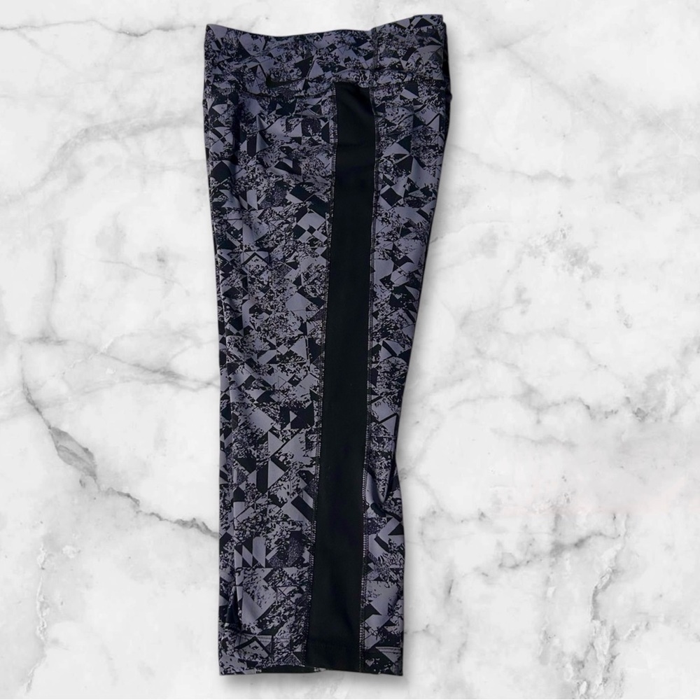 Nike Capri Women's Leggings. Large - Picture 4 of 8